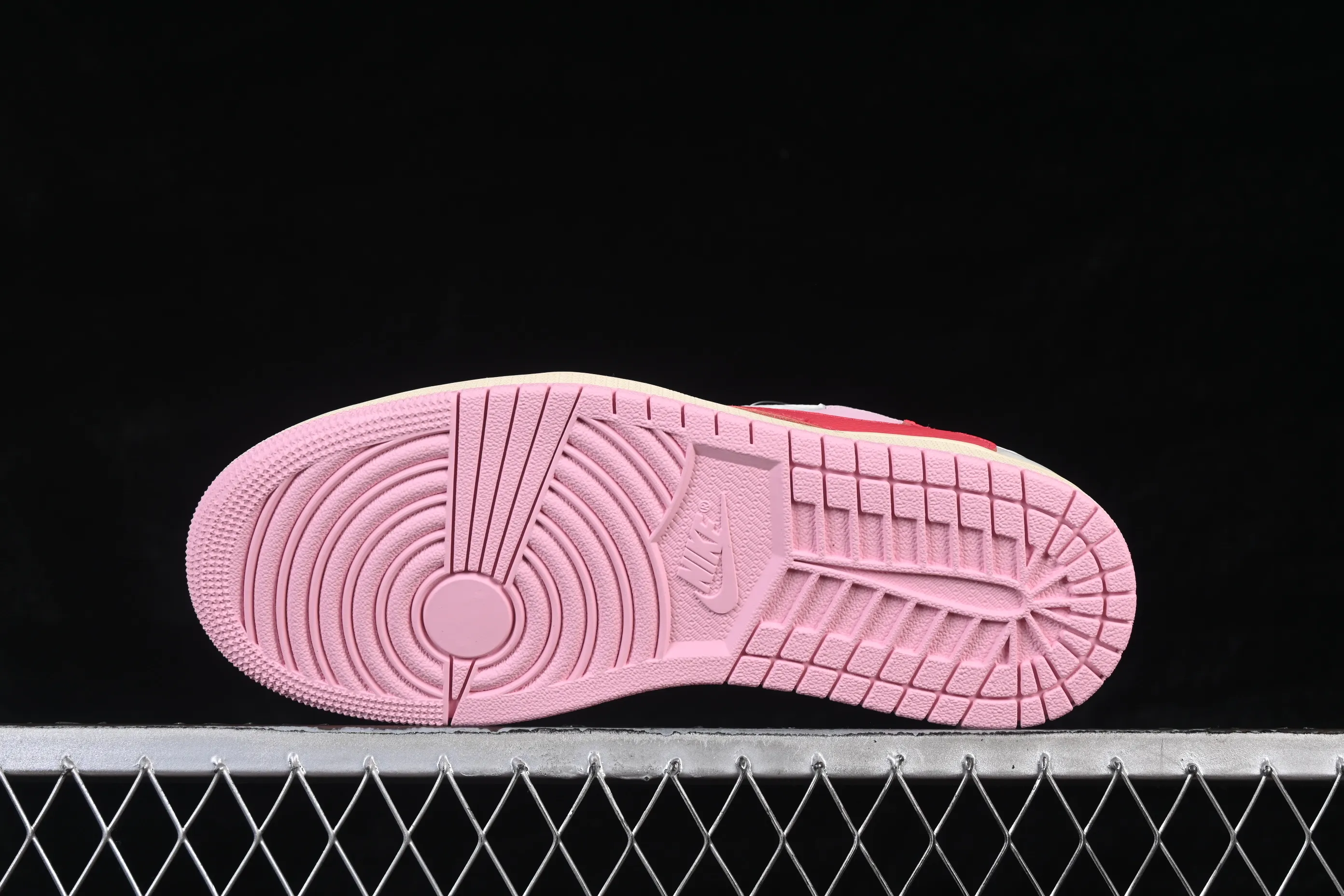 All categories Air Jordan Jordan series basketball shoes Air Jordan 1 Low foreign trade version Travis Scott x Air Jordan 1 Low OG AJ1 Joe 1 joint undercut IQ7604-101